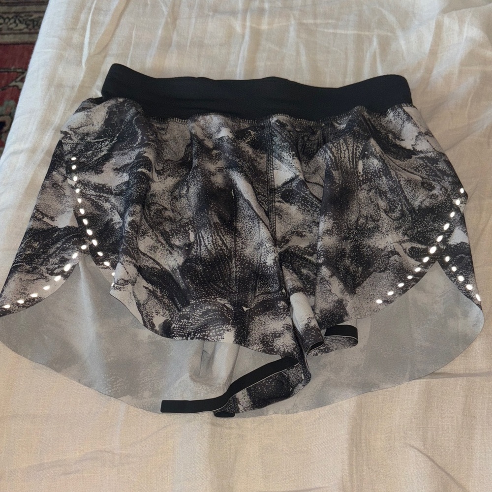 Lululemon find your pace shorts